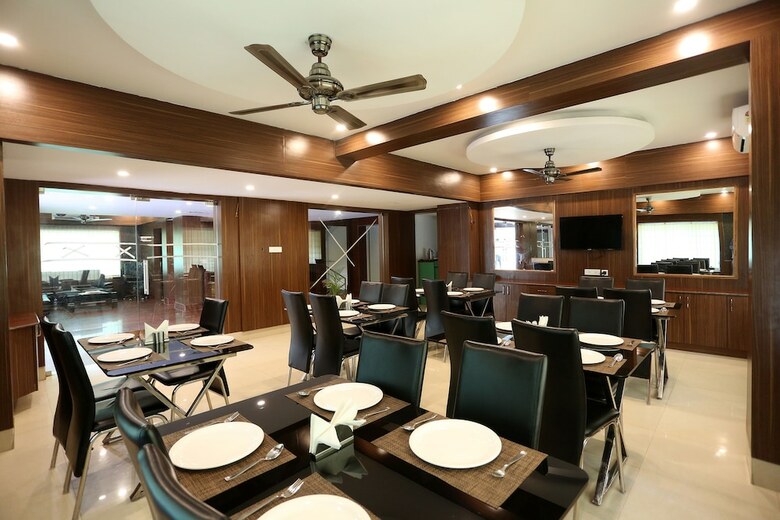 Oyo 9010 Hotel Railview