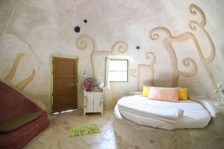 Hotel Naidee Sculptured Huts