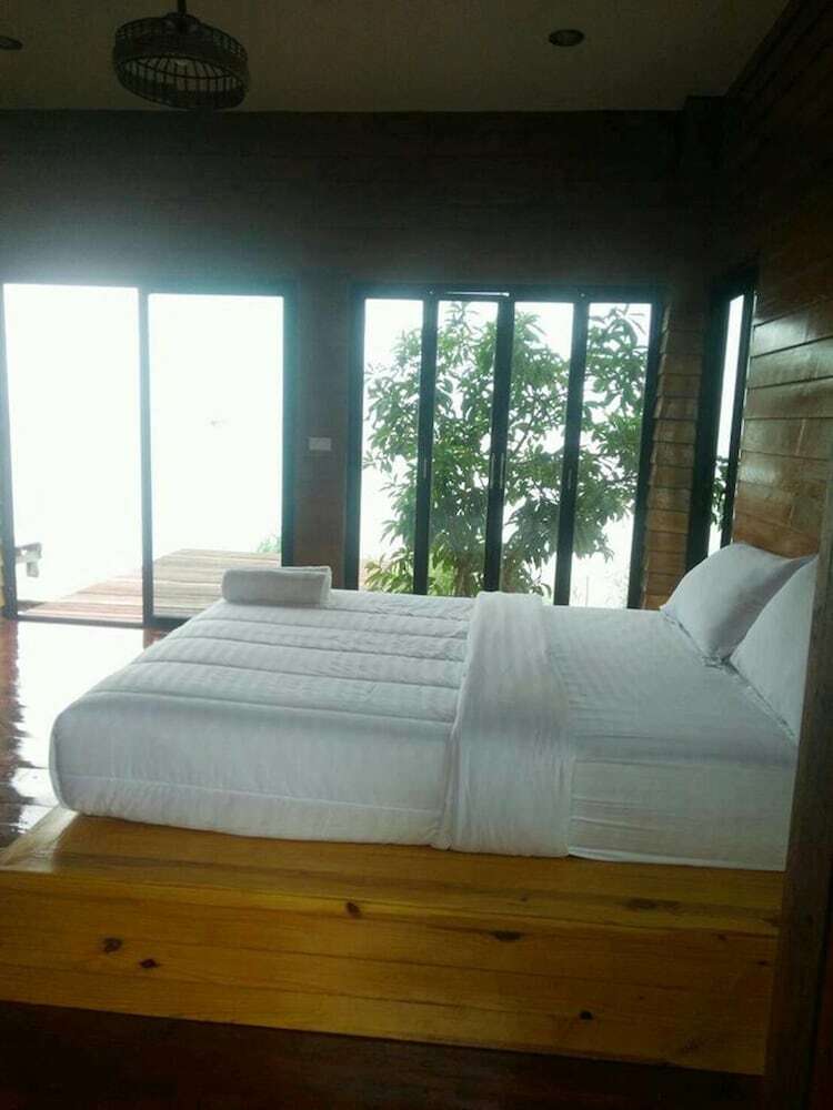 Hotel Lake House