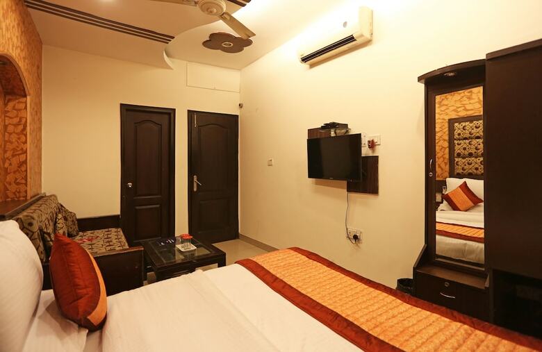 Hotel Oyo 8188 Vardhmaan Inn