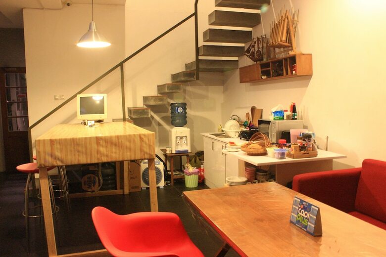 Hostal Buton Backpaker Lodge - Hostel