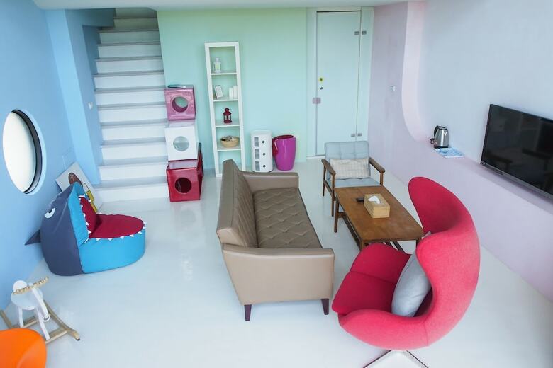 Bed & Breakfast Dream Colorful