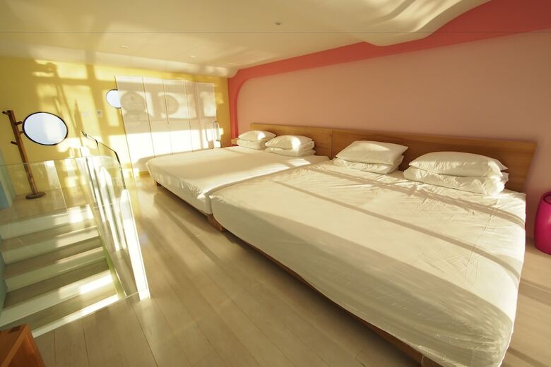 Bed & Breakfast Dream Colorful
