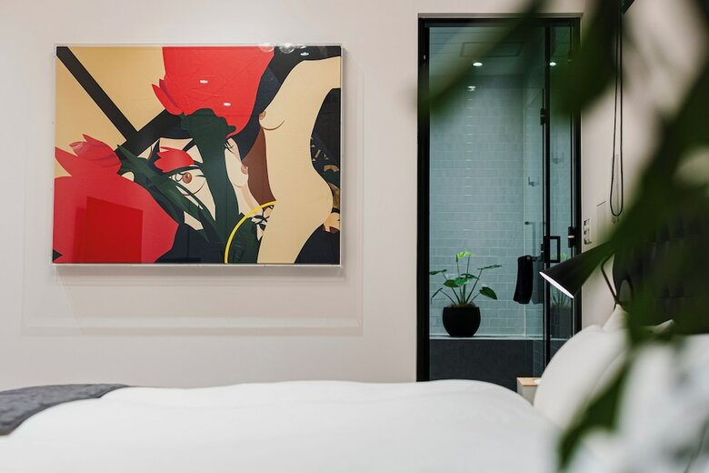 H Hotel