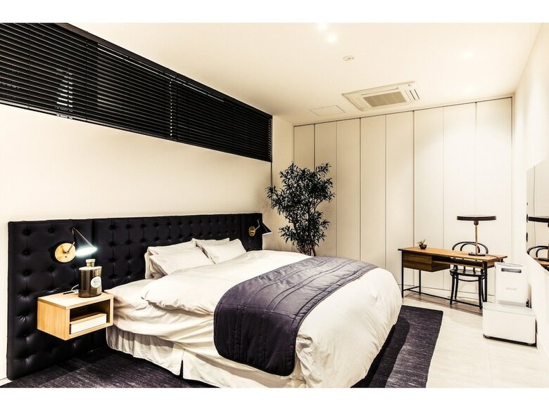 H Hotel