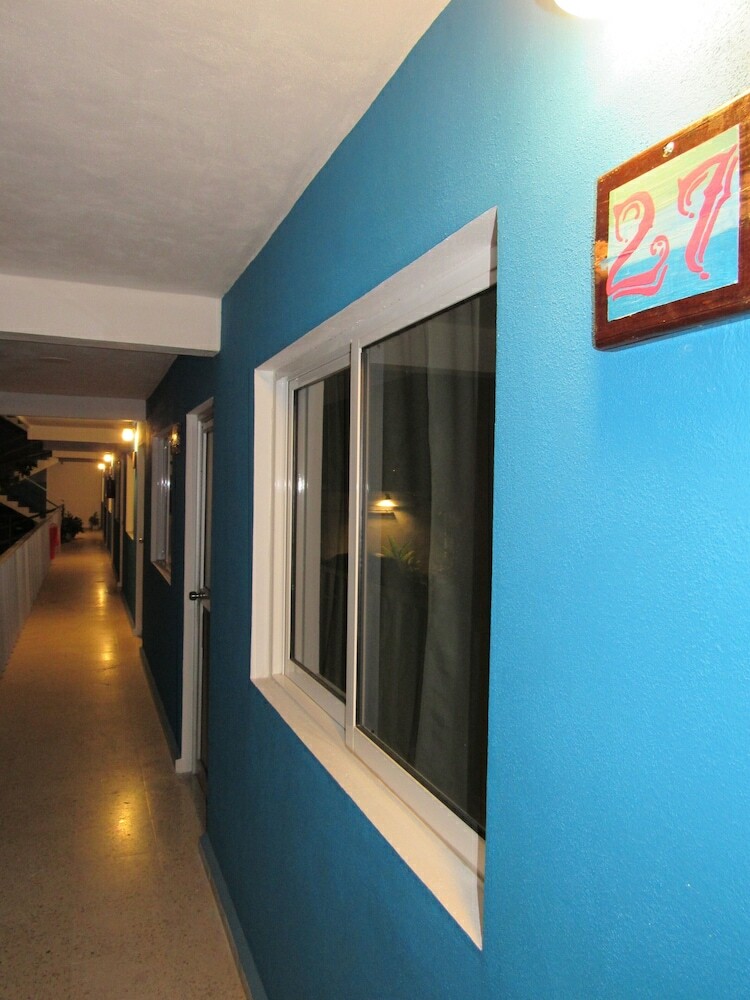 Motel Blue Coconut Cancun
