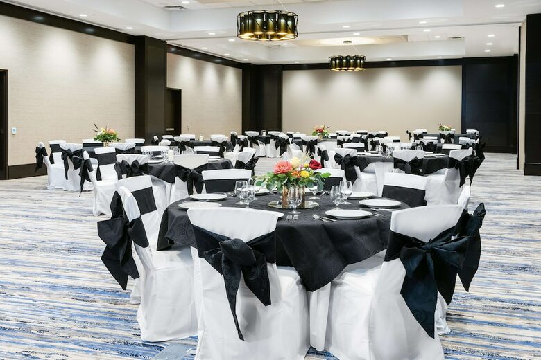 Hotel Embassy Suites By Hilton College Station, Tx