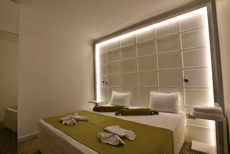 Safari Hotel