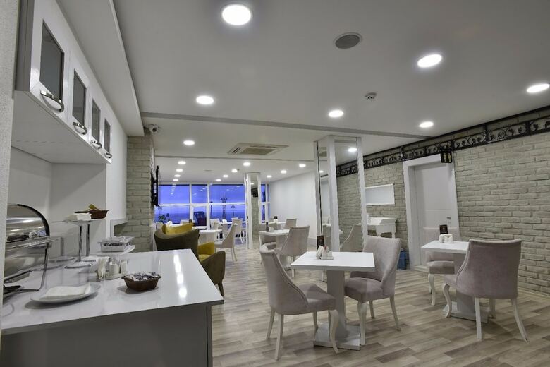 Safari Hotel