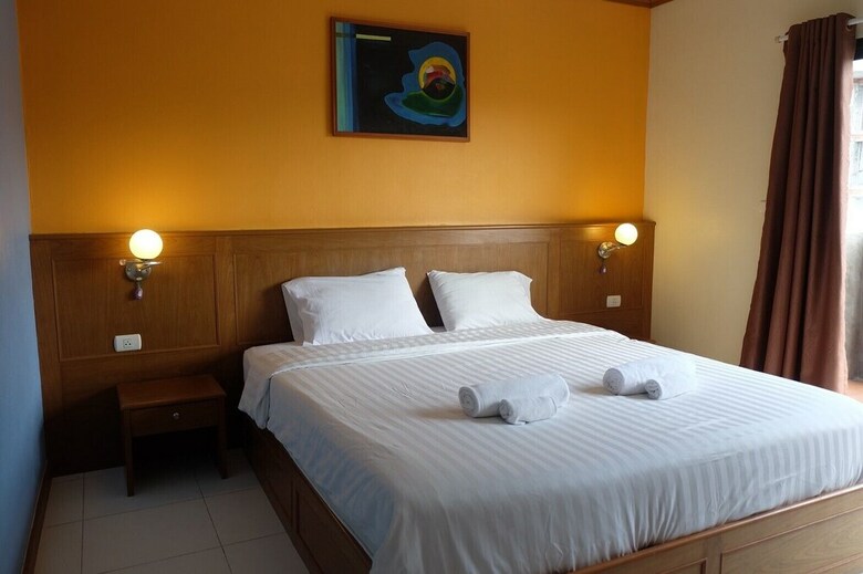 Hotel Baantonkhao Kata Beach