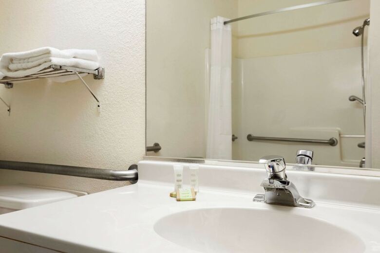 Motel Super 8 By Wyndham Aurora/naperville Area
