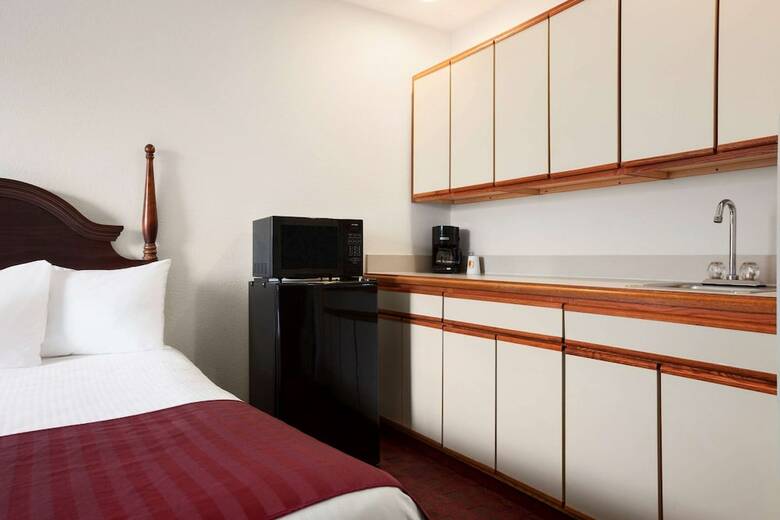 Motel Super 8 By Wyndham Aurora/naperville Area