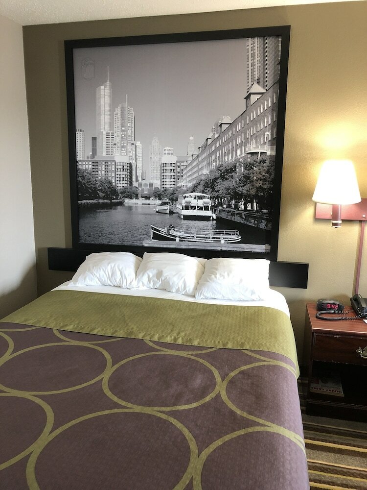 Motel Super 8 By Wyndham Aurora/naperville Area