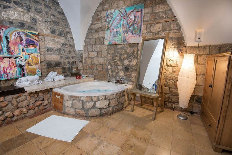 Hotel Pina Barosh Bnb