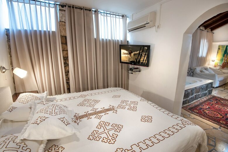 Hotel Pina Barosh Bnb