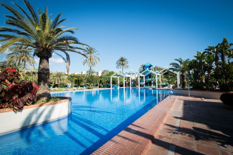 Apartamentos Holidays2benal Beach