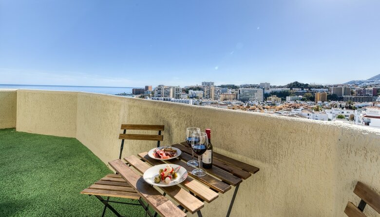 Apartamentos Holidays2benal Beach