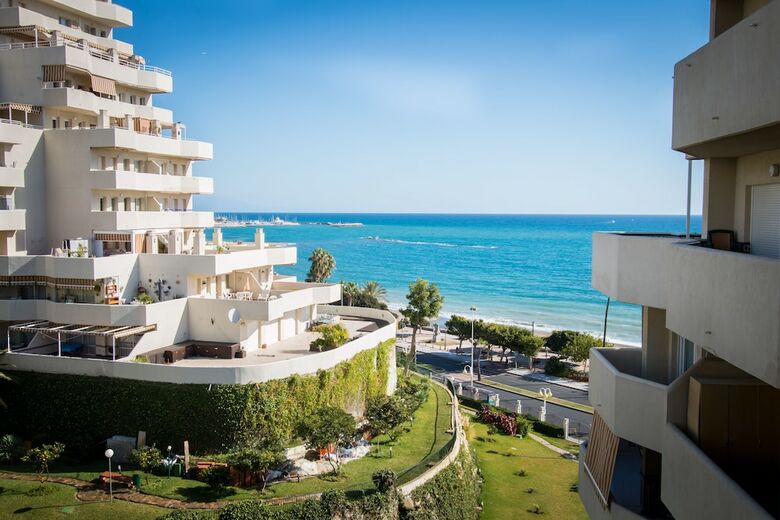 Apartamentos Holidays2benal Beach