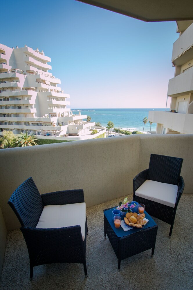 Apartamentos Holidays2benal Beach