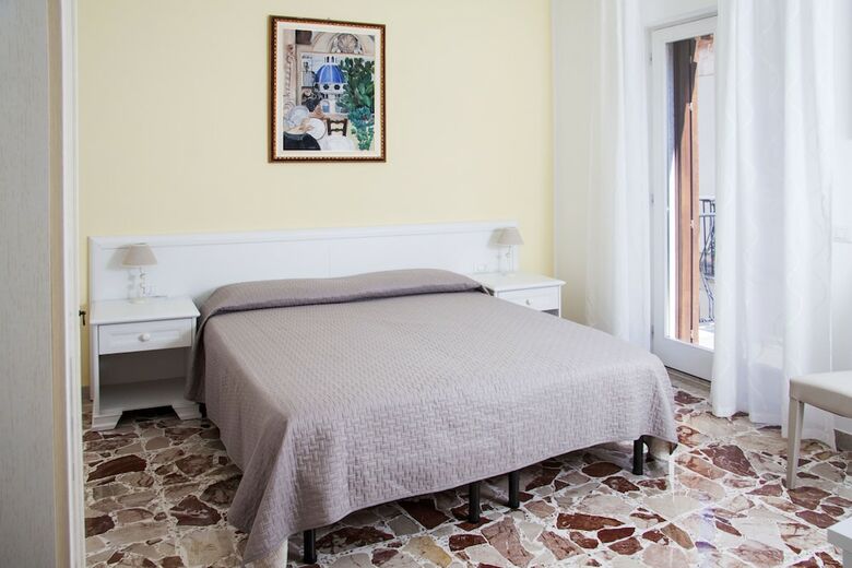 Bed & Breakfast Bfame - Cornice Barocca