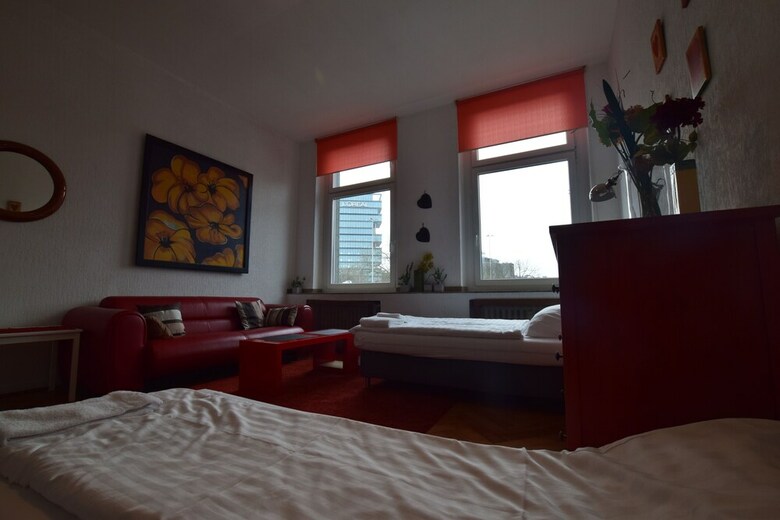 Tolstov-hotels Large 3 1/2 Room Apartment