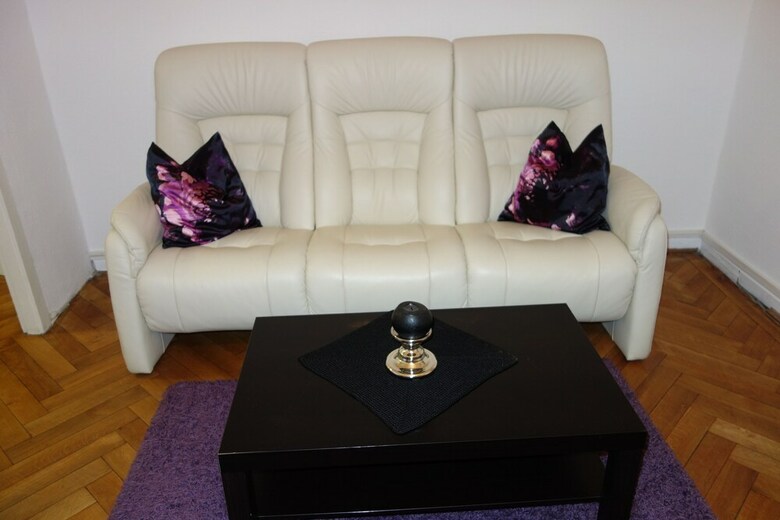 Tolstov-hotels Large 3 1/2 Room Apartment