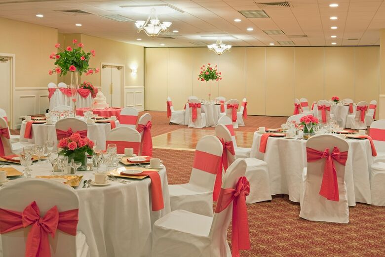 Holiday Inn Hotel & Suites Boston - Peabody