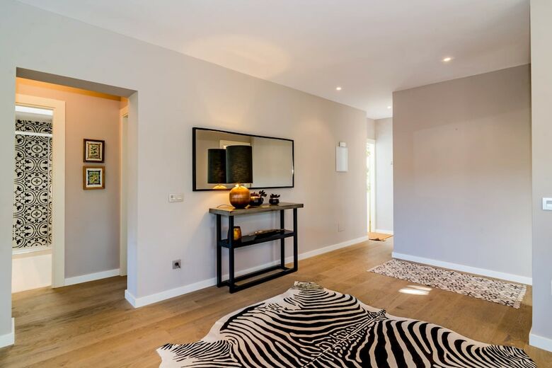 As12 Luxury 3 Bedroom Apartment Roomservice