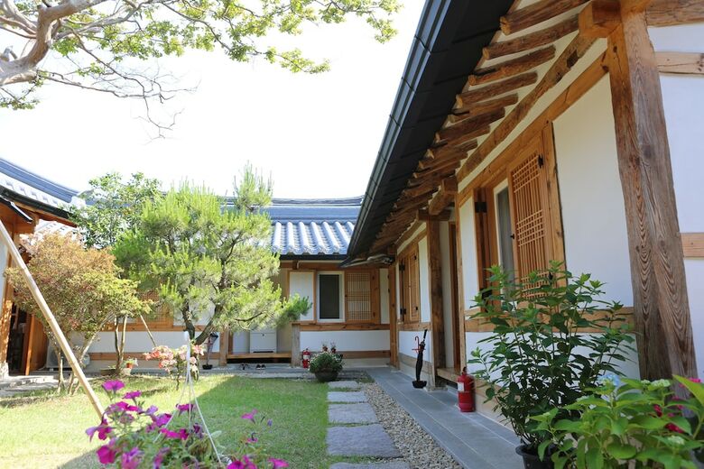 Hotel Jeonjuhanokvillage Sarangnamoo