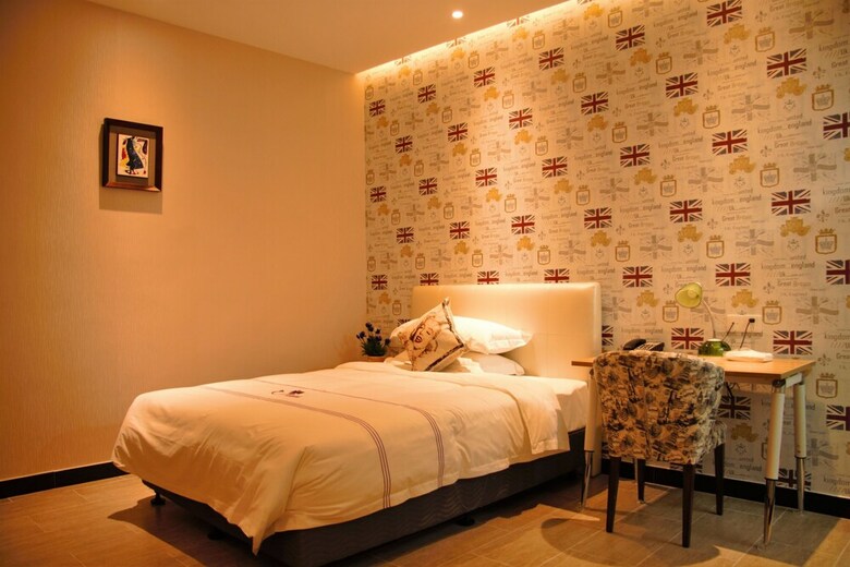J Hotel