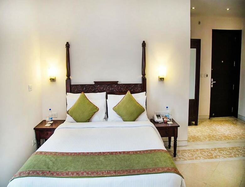 Hotel Sumedha Premium