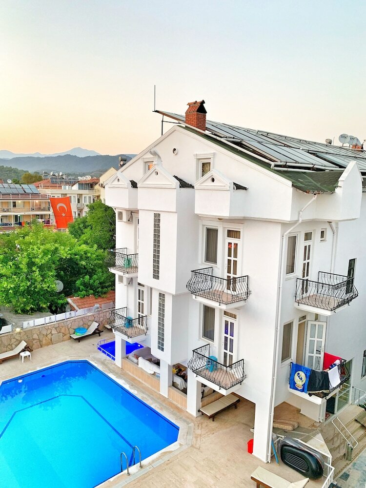 Y�cel Hotel