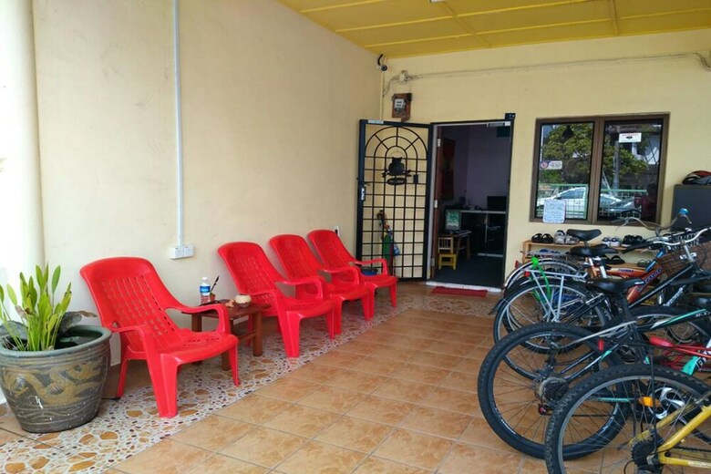 Hostal Three Little Birds Home - Hostel