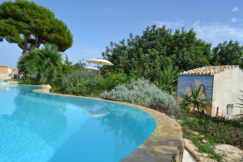 Hotel Antica Masseria Timparuci