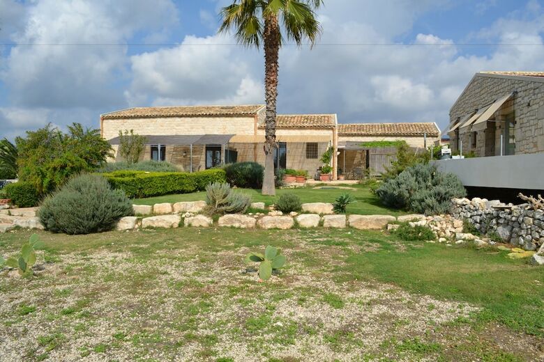 Hotel Antica Masseria Timparuci