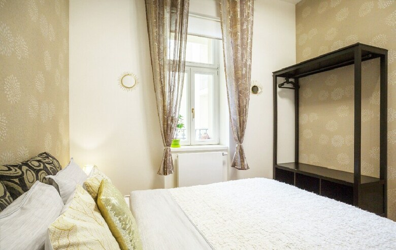 Charming Two-bedroom Apartment Next To The Emmaus Abbey