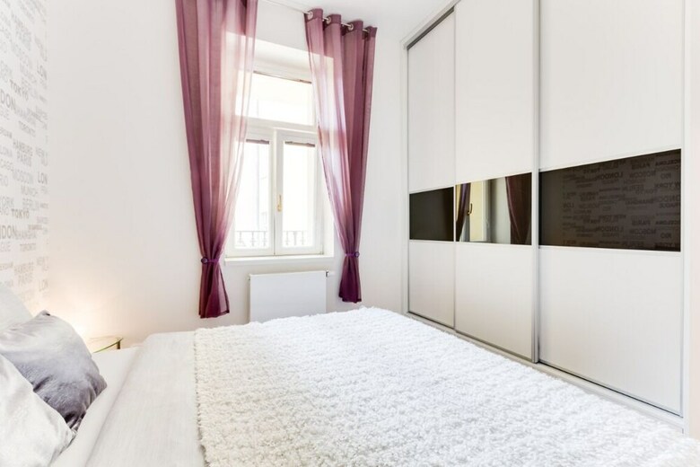 Charming Two-bedroom Apartment Next To The Emmaus Abbey