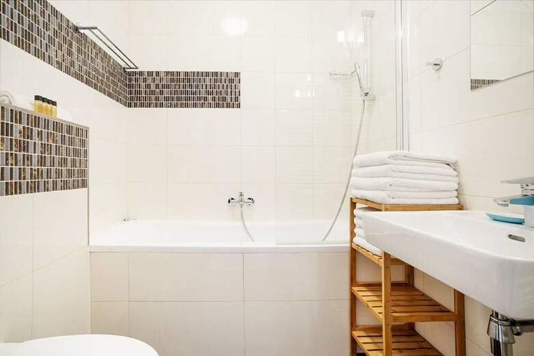 Charming Two-bedroom Apartment Next To The Emmaus Abbey