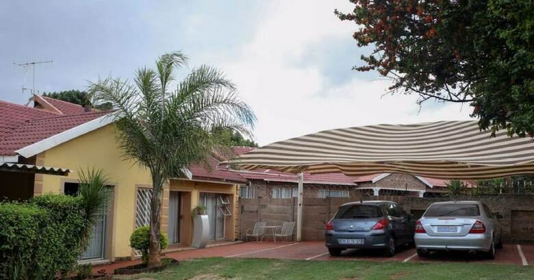 Bed & Breakfast Lecawi Guest House