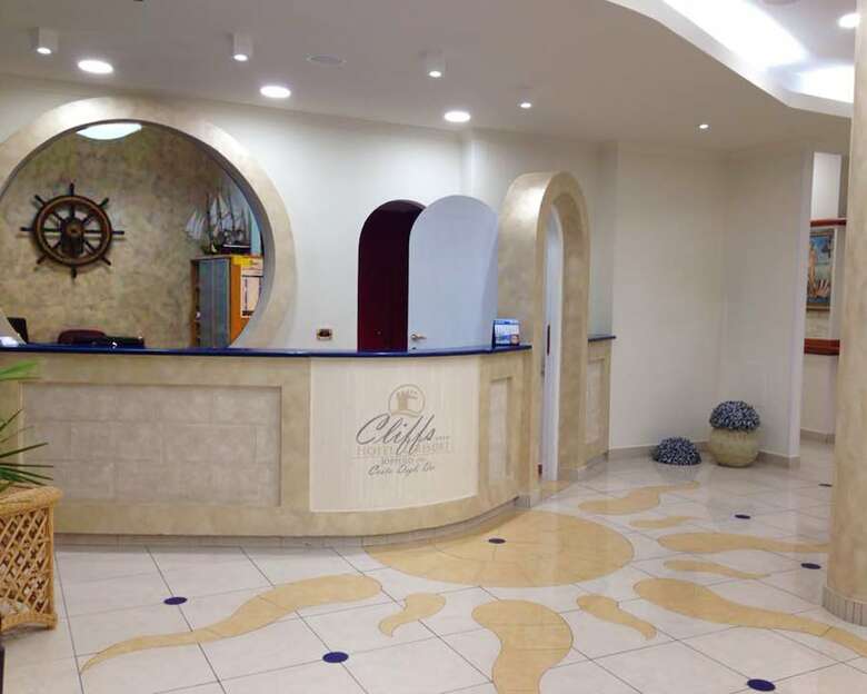 Cliffs Hotel