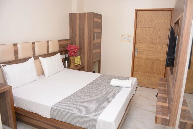 Hotel Golden Oasis Delhi