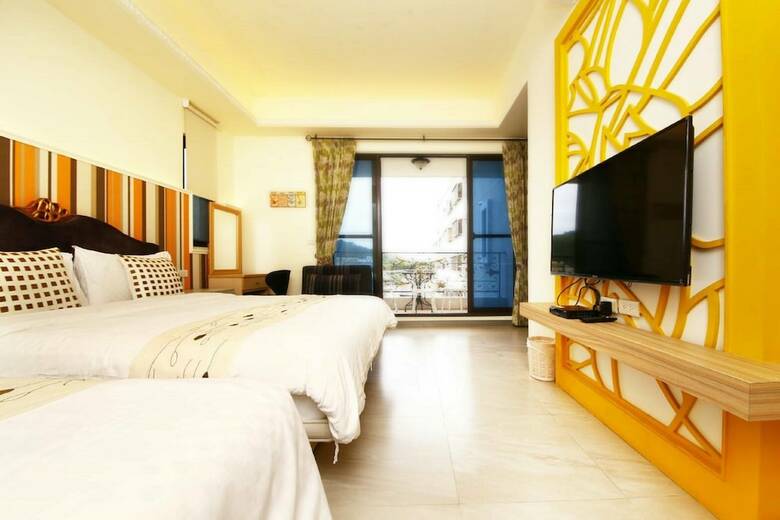 Hotel Happiness Is Coming (sunwater)