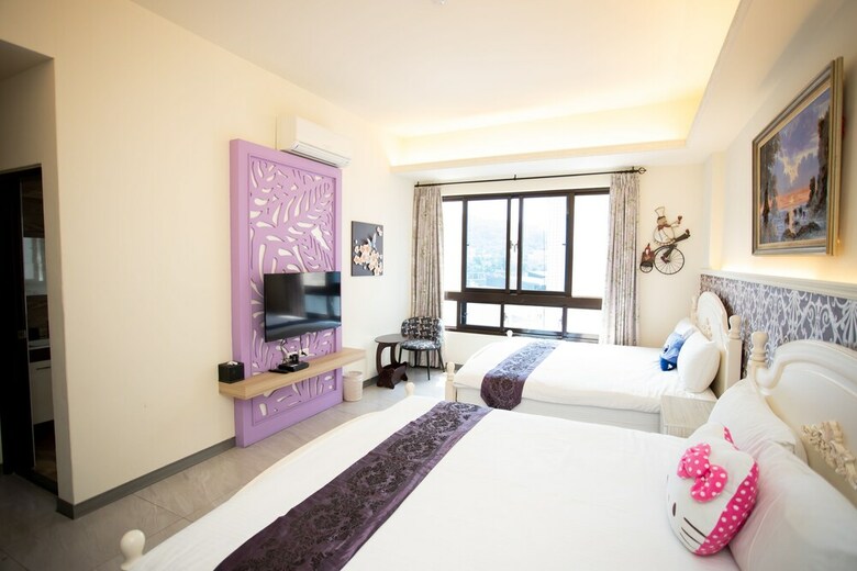 Hotel Happiness Is Coming (sunwater)