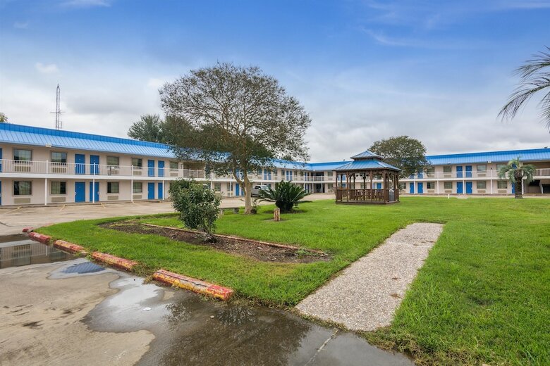 Motel 6 Winnie Tx