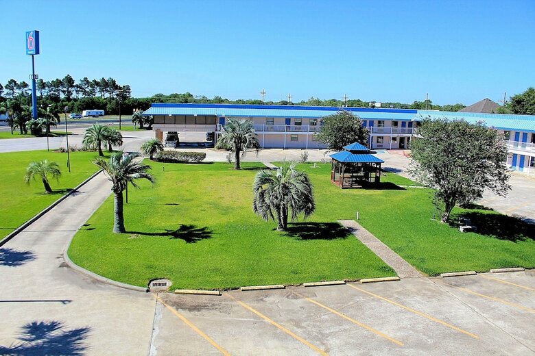 Motel 6 Winnie Tx