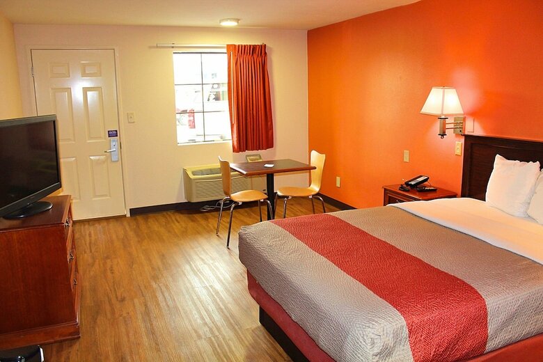 Motel 6 Winnie Tx