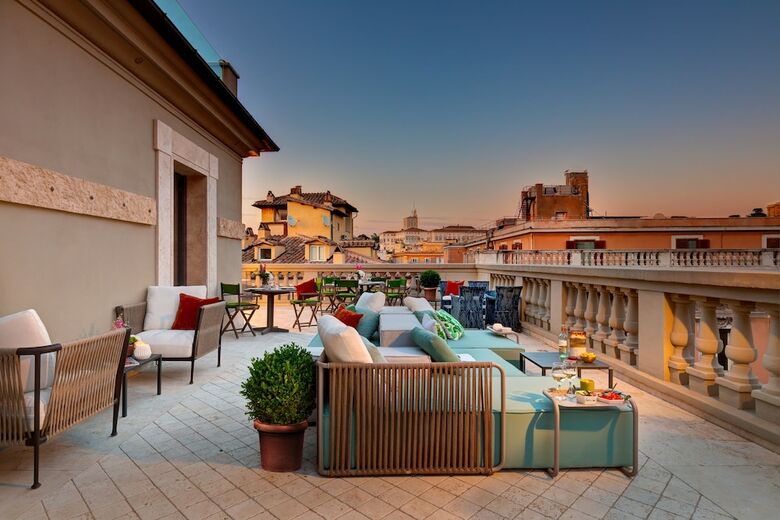 Singer Palace Hotel