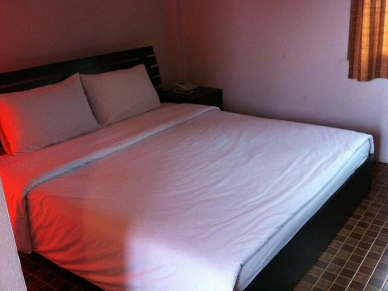 Hotel Baan Chomphu