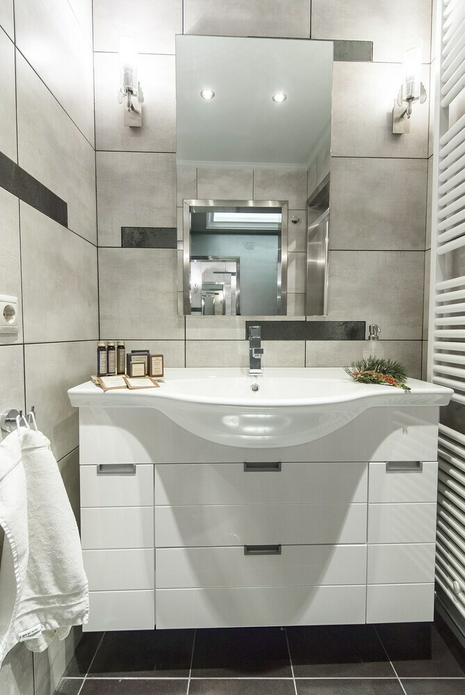Hotel Ostra Mainalon Luxury Suites
