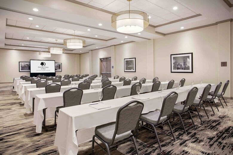 Hotel Doubletree By Hilton Chicago Midway Airport